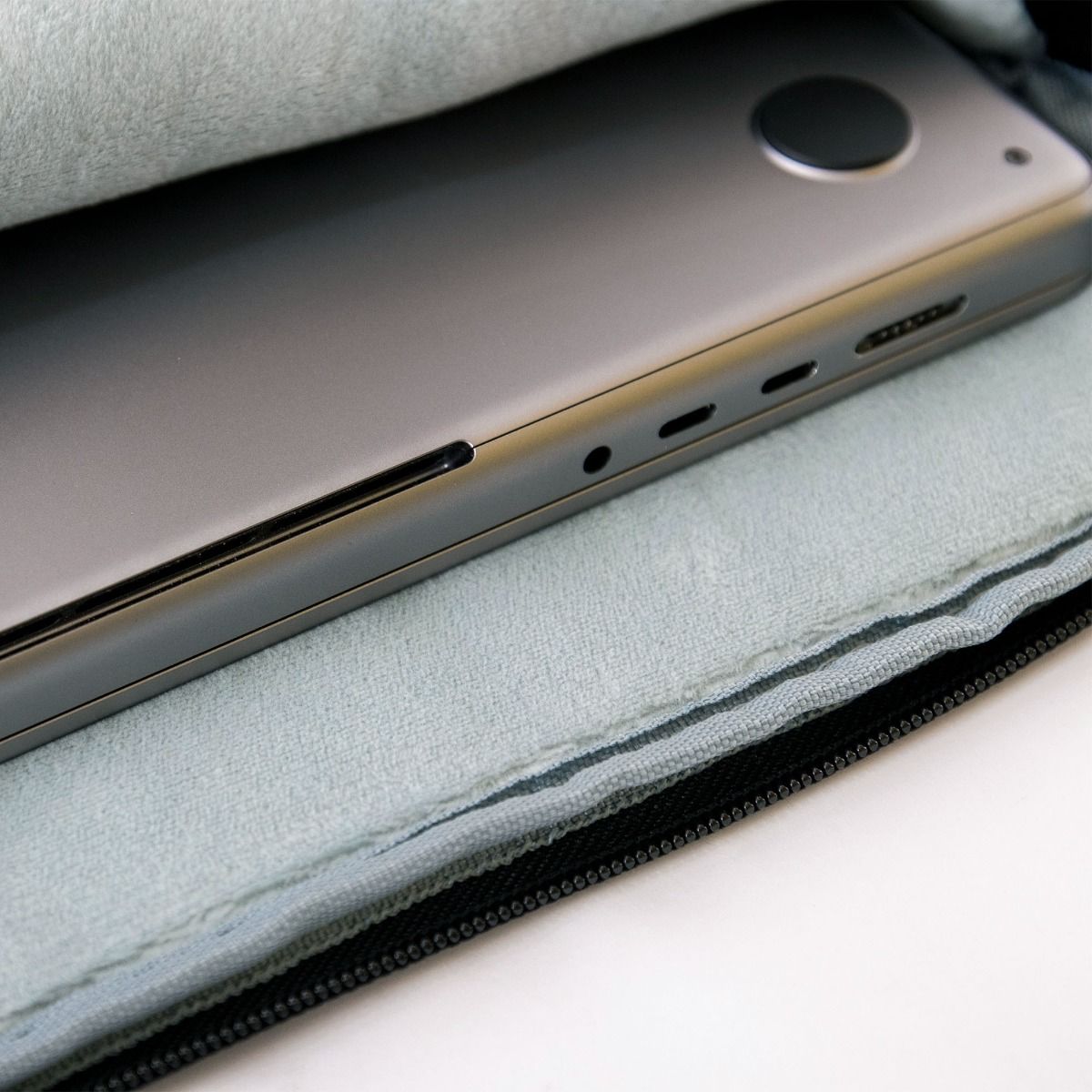 RadioShack 15.6" Laptop sleeve with handle 2605147