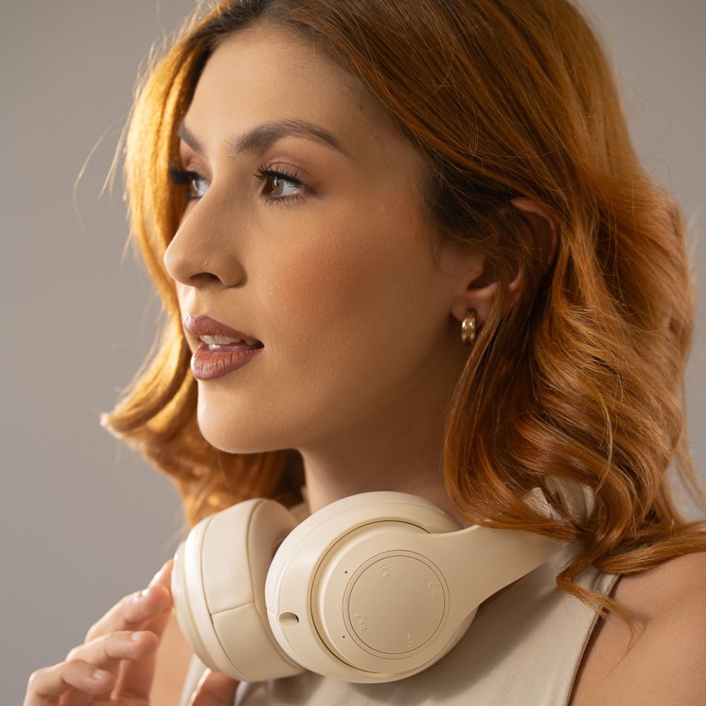 RadioShack Bluetooth 5.4 Headphones – 30-Hour Playtime, 40mm Drivers, Built-In Mic, Foldable, Creme